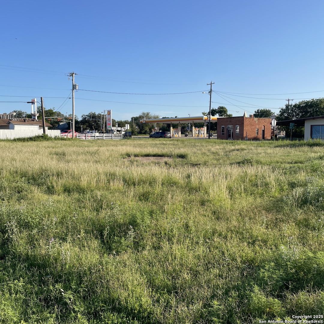 117 N Center Street Sabinal TX 78881