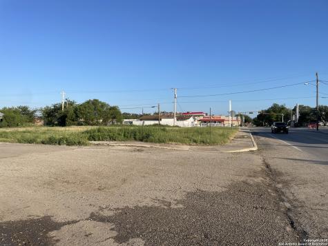 117 N Center Street Sabinal TX 78881