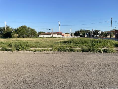 117 N Center Street Sabinal TX 78881