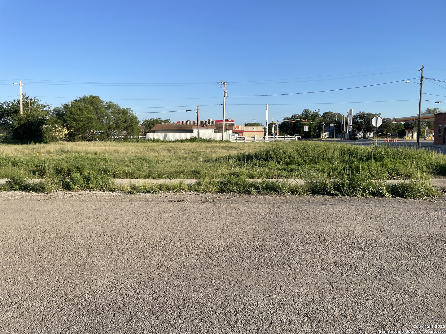 117 N Center Street Sabinal TX 78881