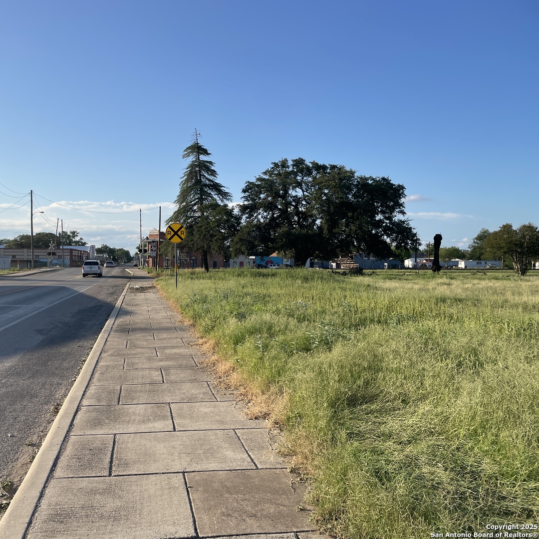 117 N Center Street Sabinal TX 78881