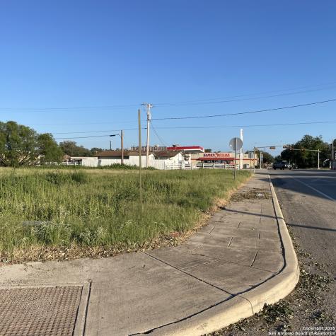 117 N Center Street Sabinal TX 78881