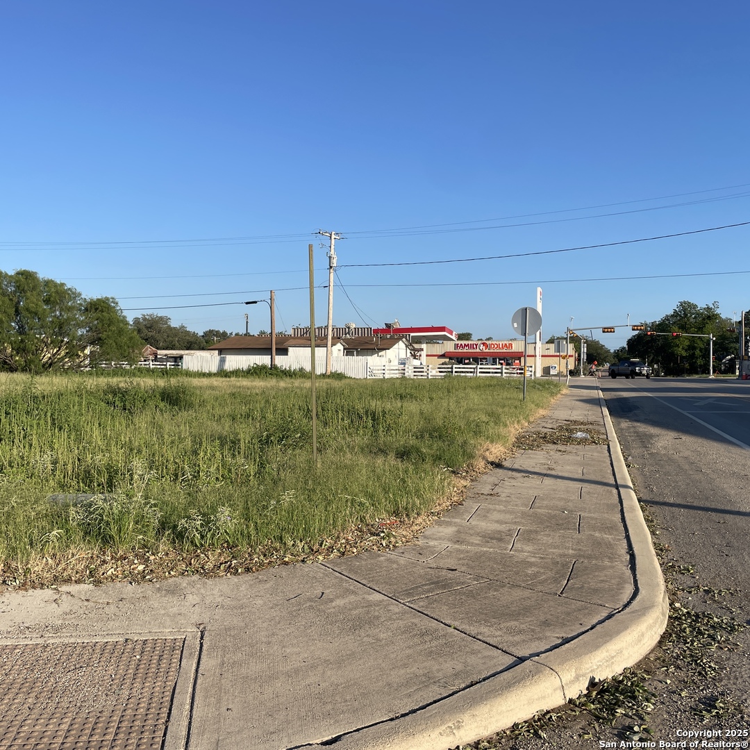 117 N Center Street Sabinal TX 78881