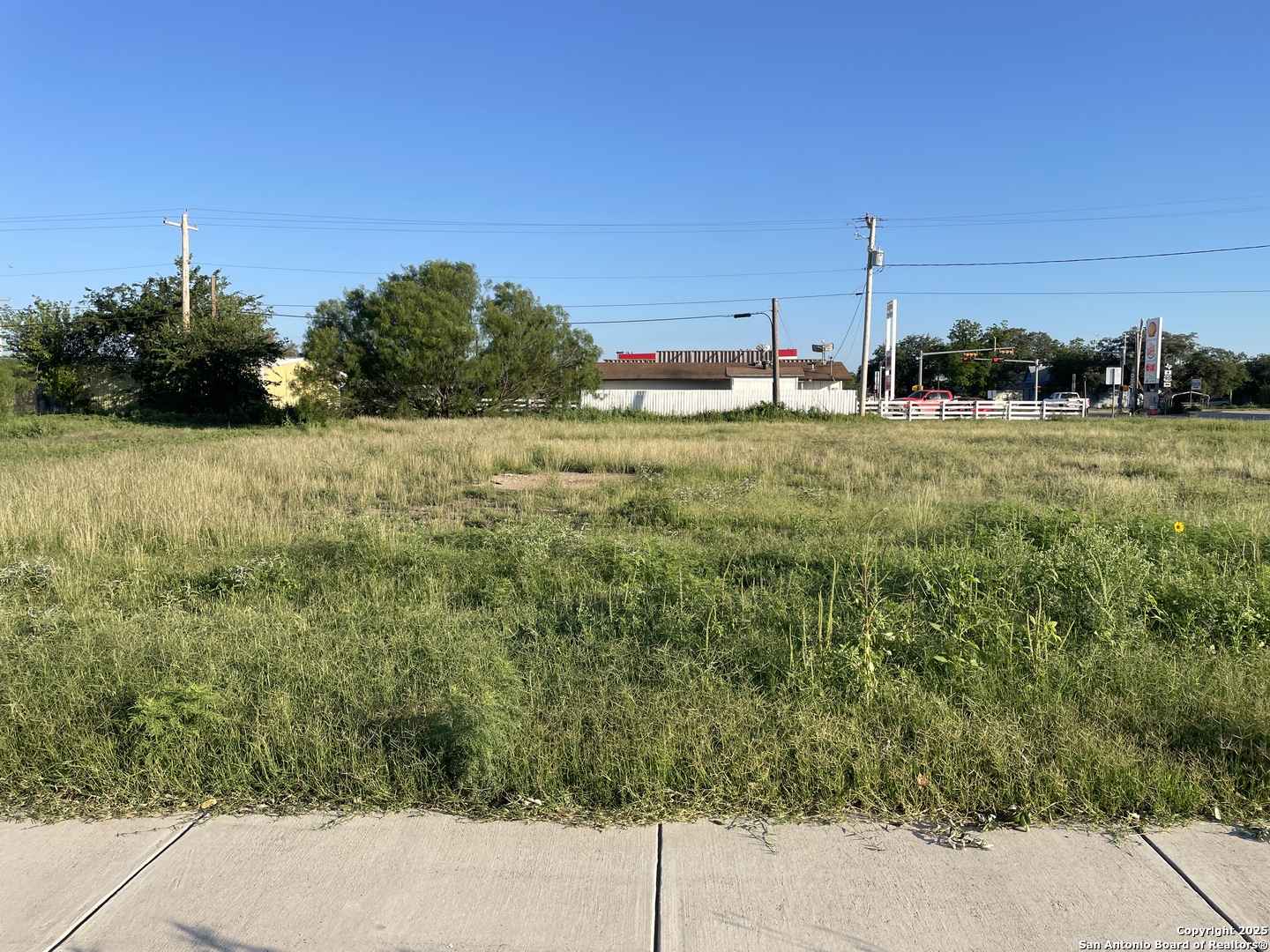 117 N Center Street Sabinal TX 78881