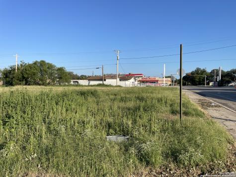 117 N Center Street Sabinal TX 78881