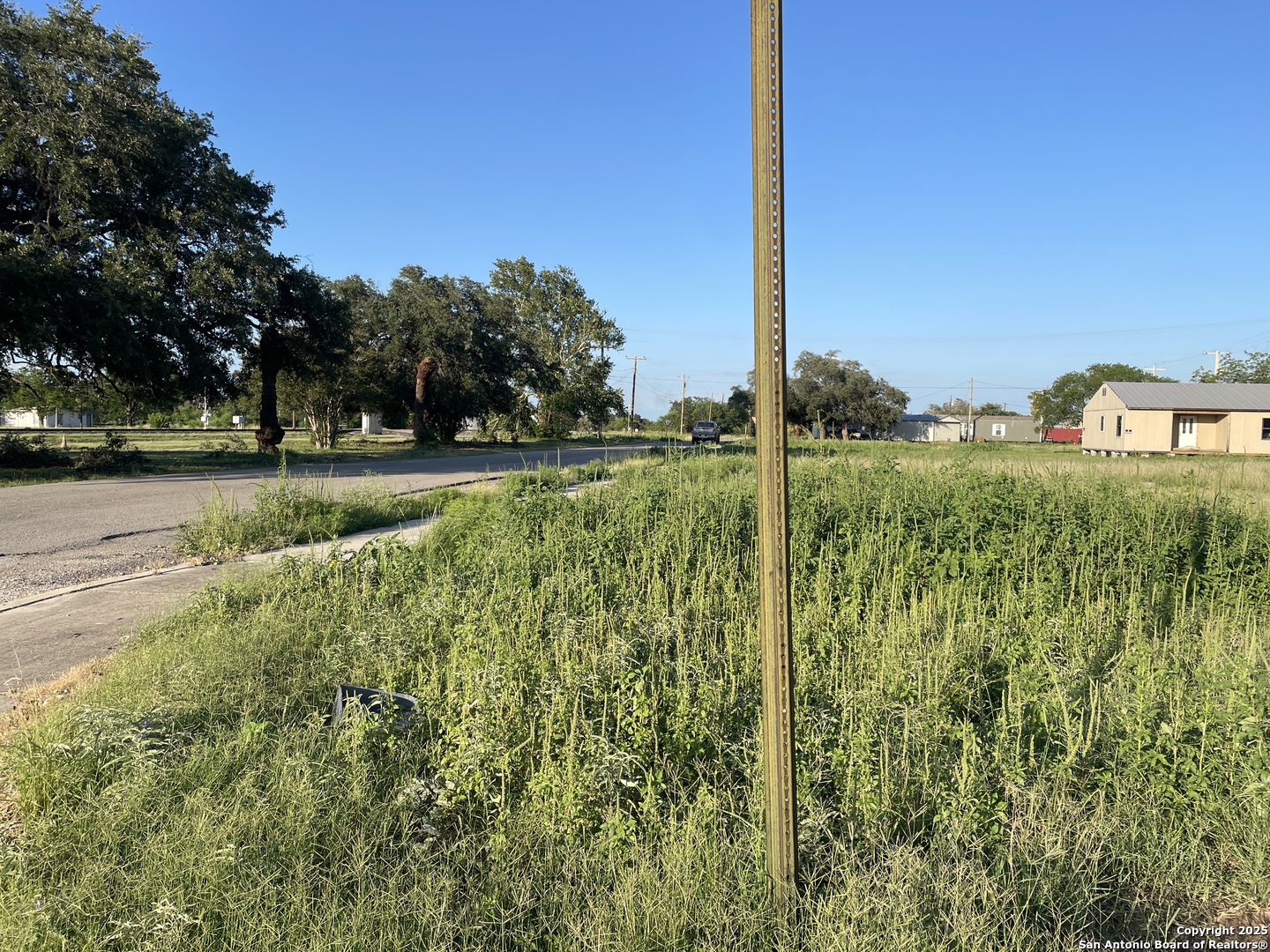 117 N Center Street Sabinal TX 78881