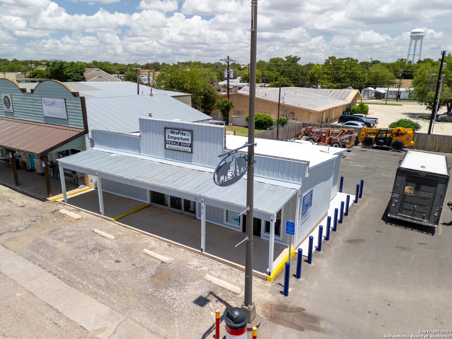 810 Main Street Bandera TX 78003