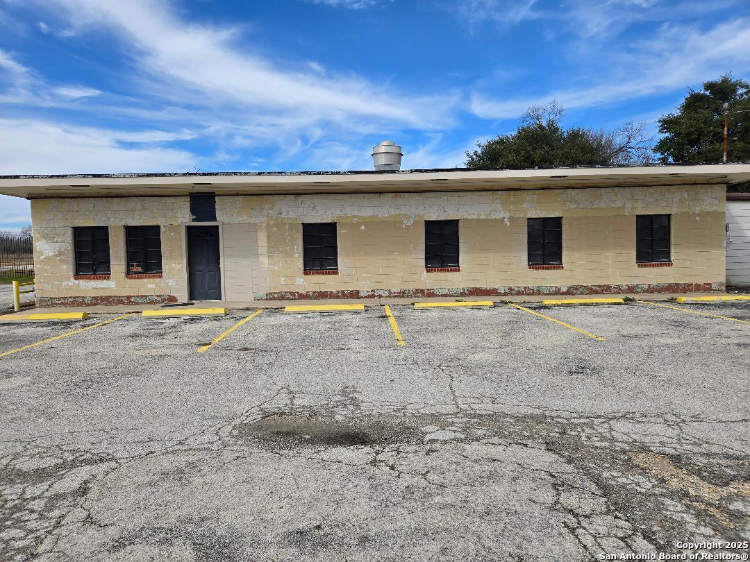 6123 Enrique M Barrera San Antonio TX 78227