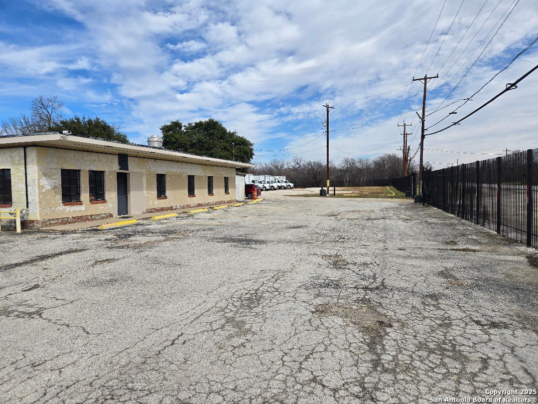 6123 Enrique M Barrera San Antonio TX 78227