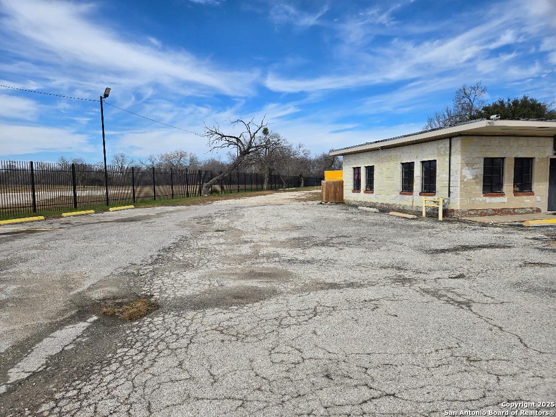 6123 Enrique M Barrera San Antonio TX 78227