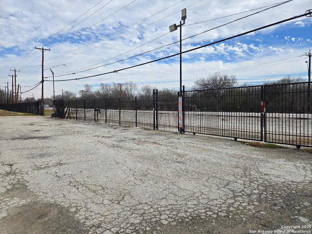 6123 Enrique M Barrera San Antonio TX 78227