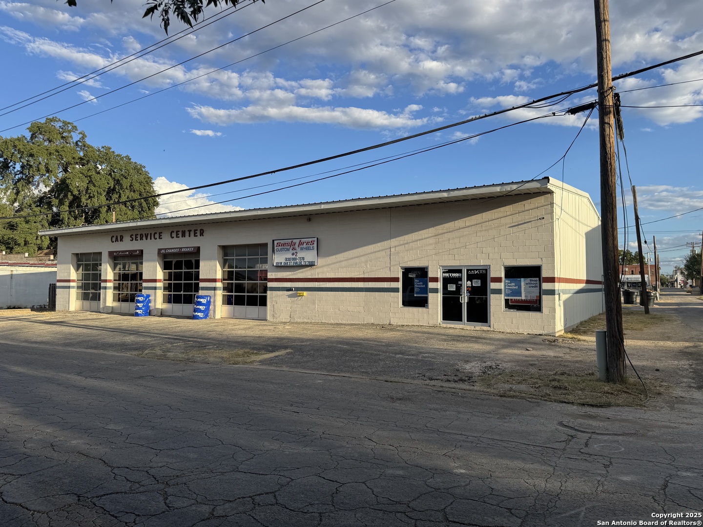 109 W Oak Uvalde TX 78801