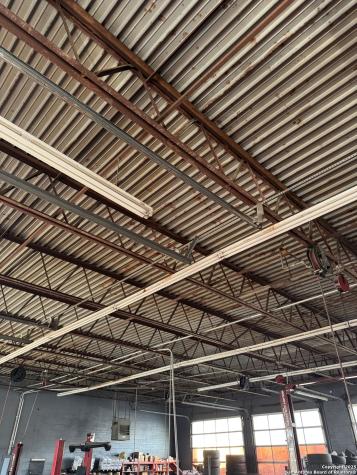 109 W Oak Uvalde TX 78801