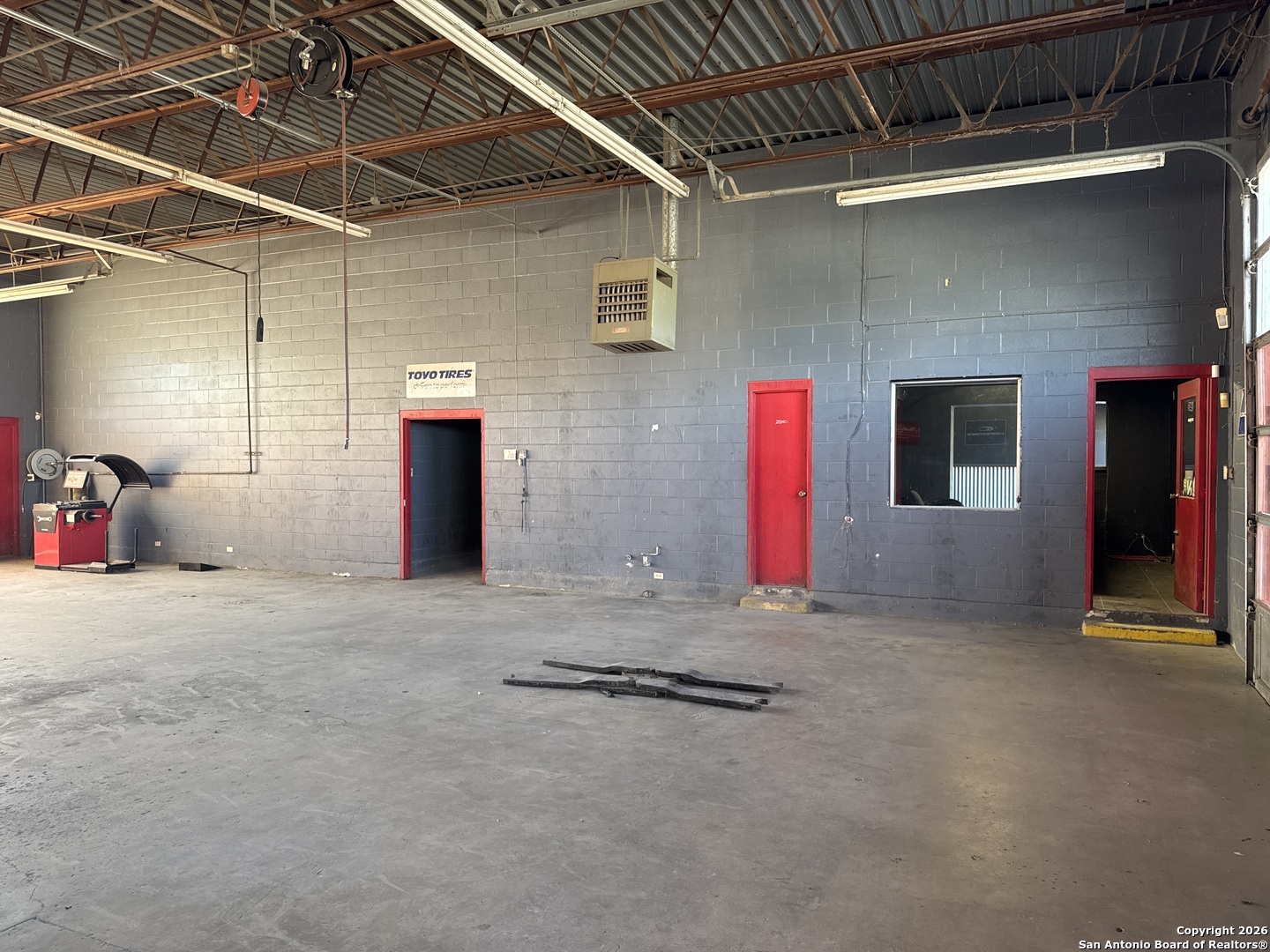 109 W Oak Uvalde TX 78801