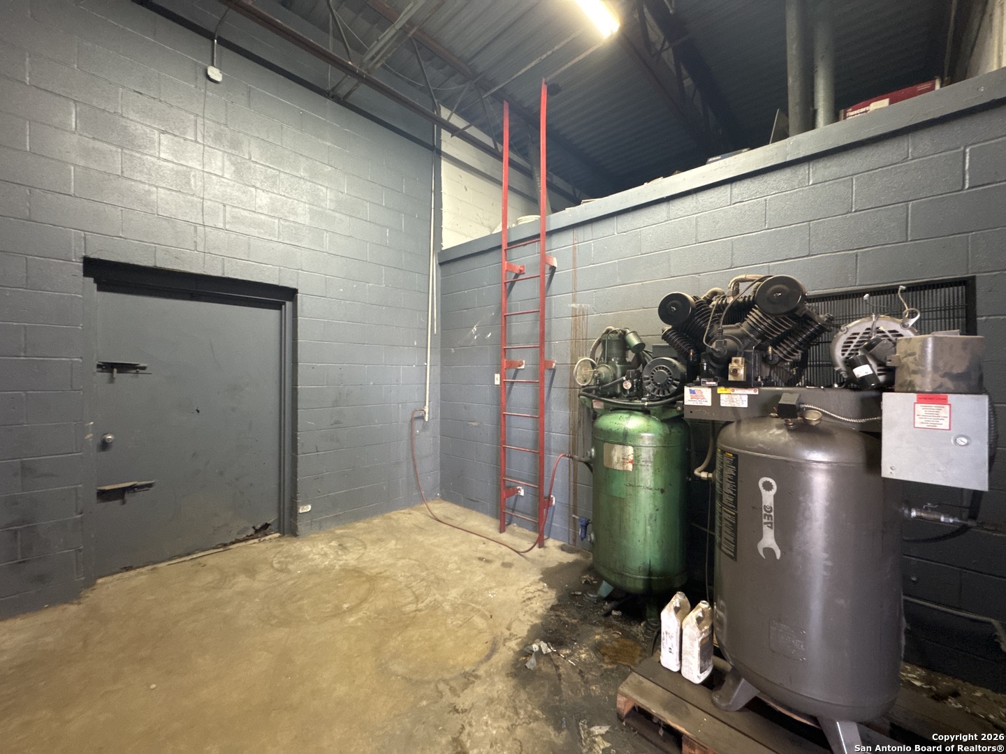 109 W Oak Uvalde TX 78801