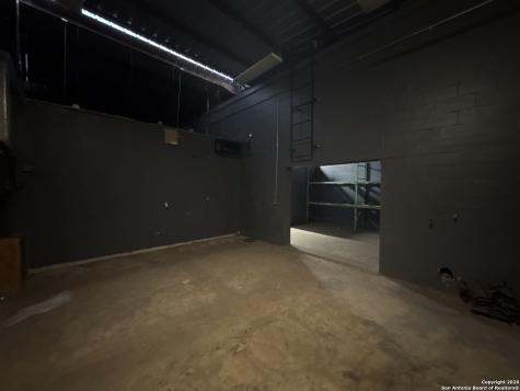 109 W Oak Uvalde TX 78801