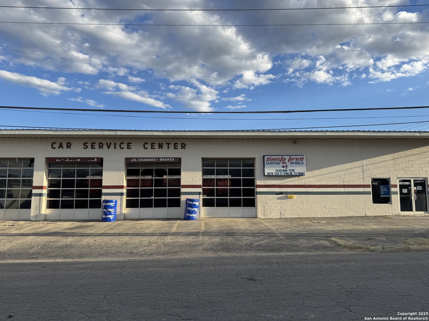 109 W Oak Uvalde TX 78801