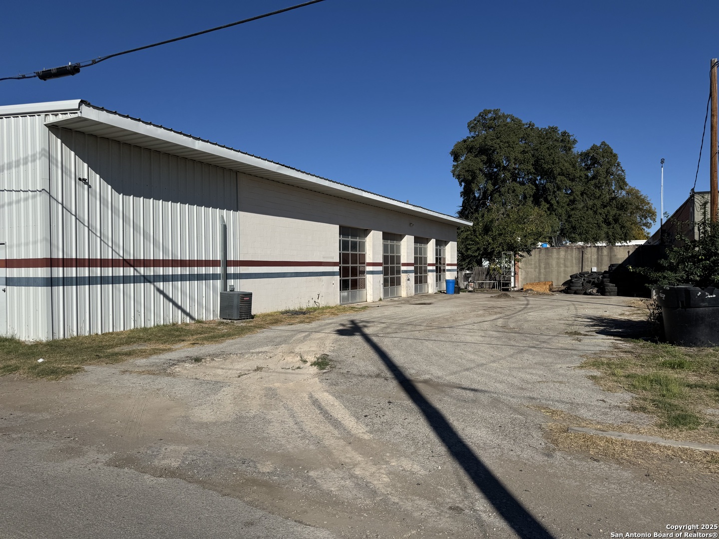 109 W Oak Uvalde TX 78801