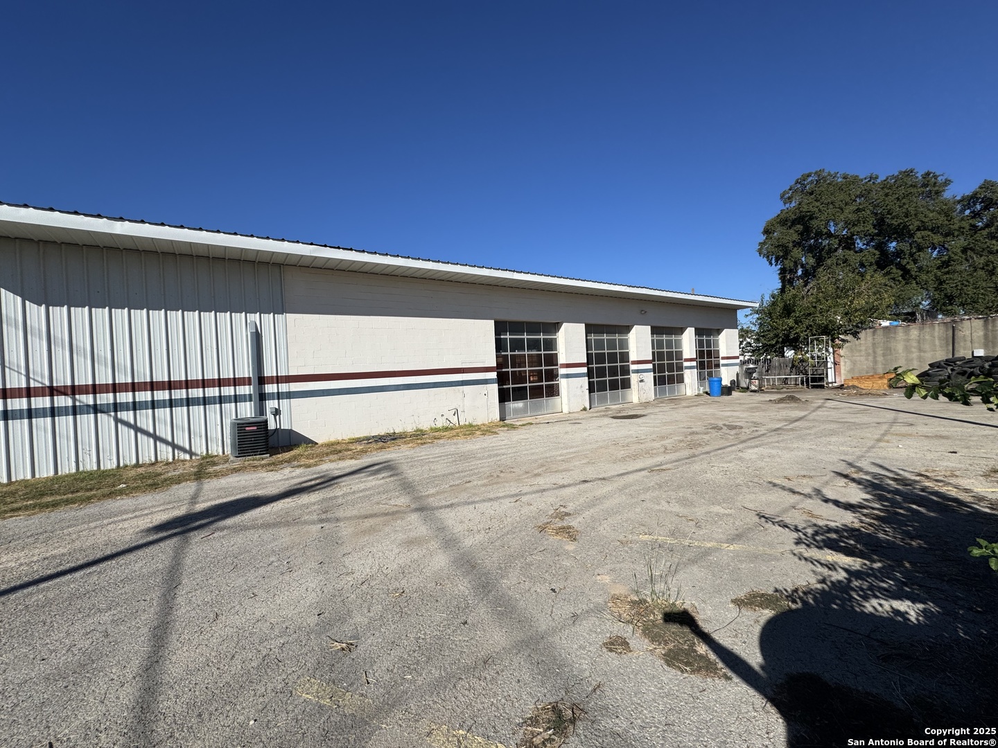 109 W Oak Uvalde TX 78801