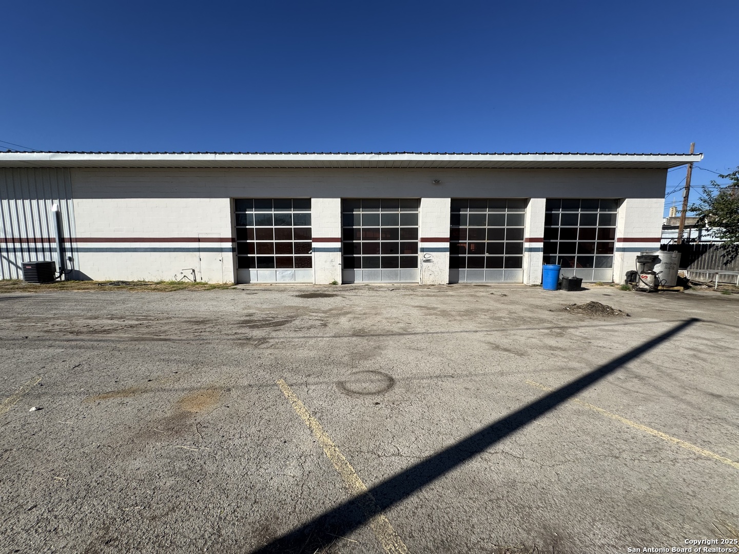 109 W Oak Uvalde TX 78801