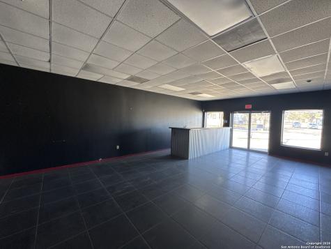 109 W Oak Uvalde TX 78801