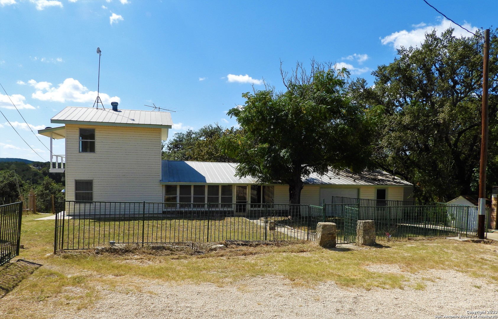 806 Blue Bill Cove Drive Lakehills TX 78063