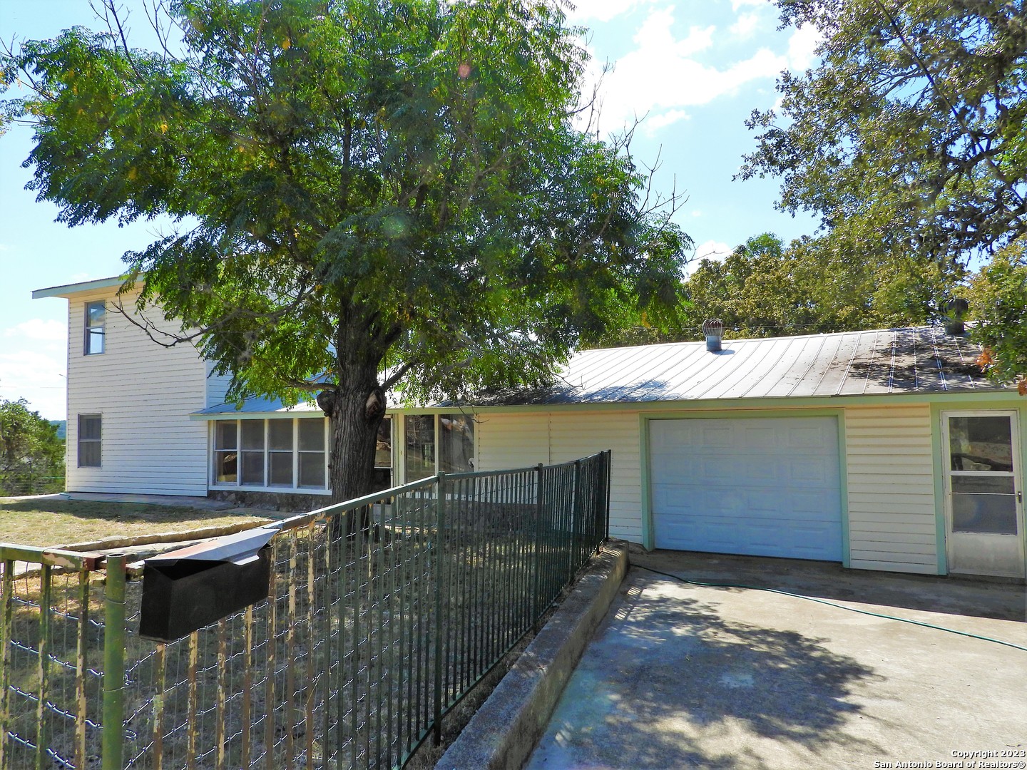 806 Blue Bill Cove Drive Lakehills TX 78063