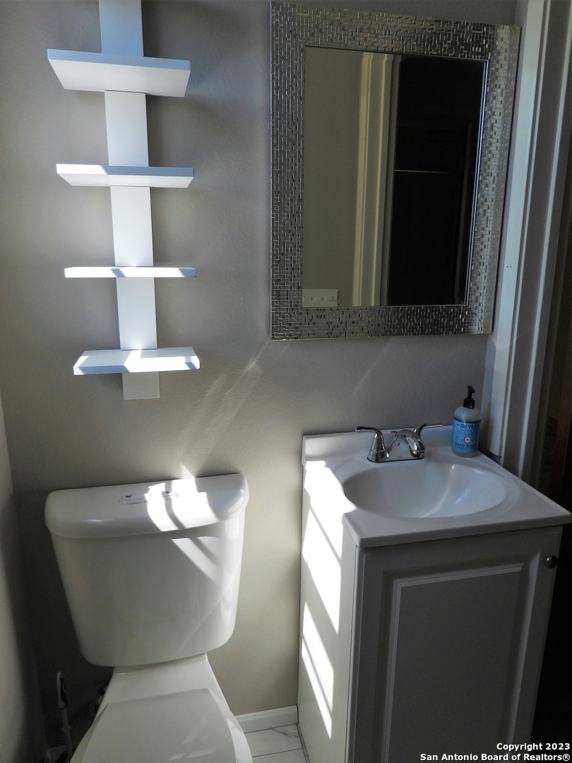 806 Blue Bill Cove Drive Lakehills TX 78063