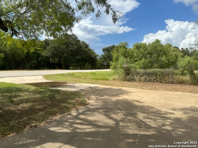 791 S Highway 16 Jourdanton TX 78026