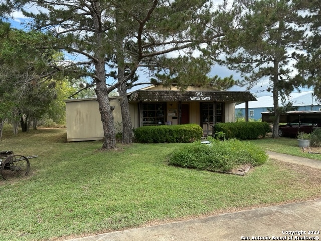 791 S Highway 16 Jourdanton TX 78026