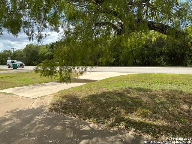 791 S Highway 16 Jourdanton TX 78026