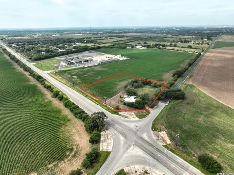 980 County Road 443 Hondo TX 78861
