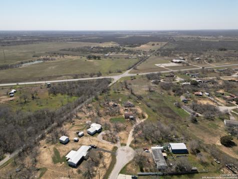 17423 Fx Ball Elmendorf TX 78112