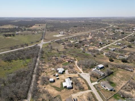 17423 Fx Ball Elmendorf TX 78112