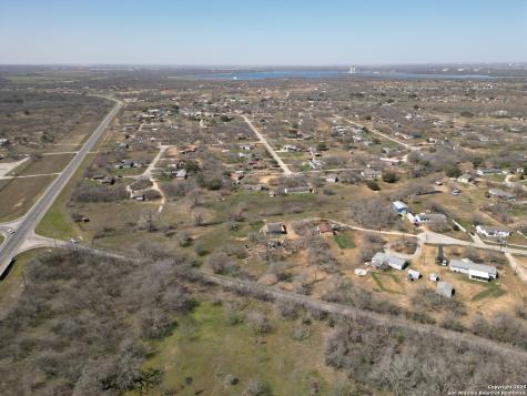 17423 Fx Ball Elmendorf TX 78112