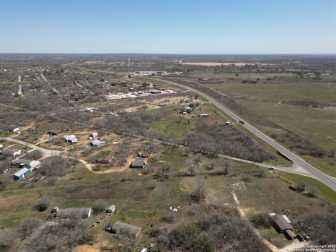 17423 Fx Ball Elmendorf TX 78112