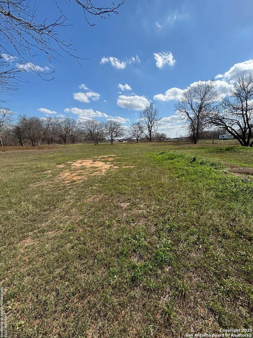 17423 Fx Ball Elmendorf TX 78112