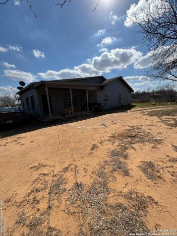 17423 Fx Ball Elmendorf TX 78112