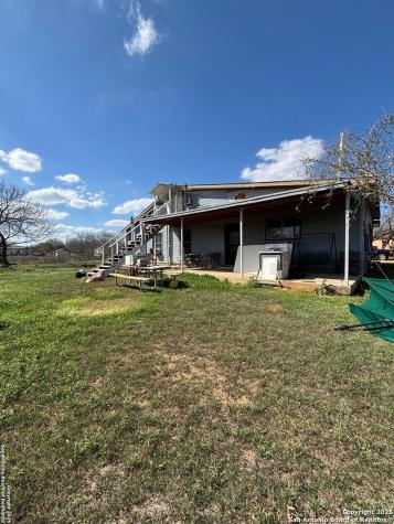17423 Fx Ball Elmendorf TX 78112