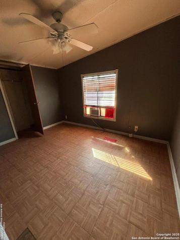 17423 Fx Ball Elmendorf TX 78112