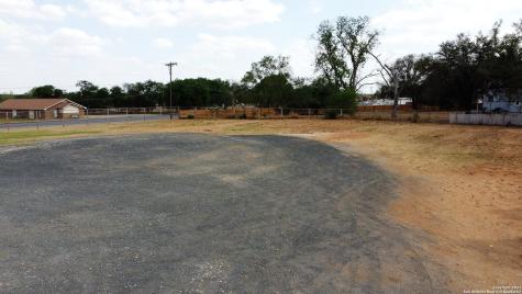 1737 N Highway 81 Pearsall TX 78061