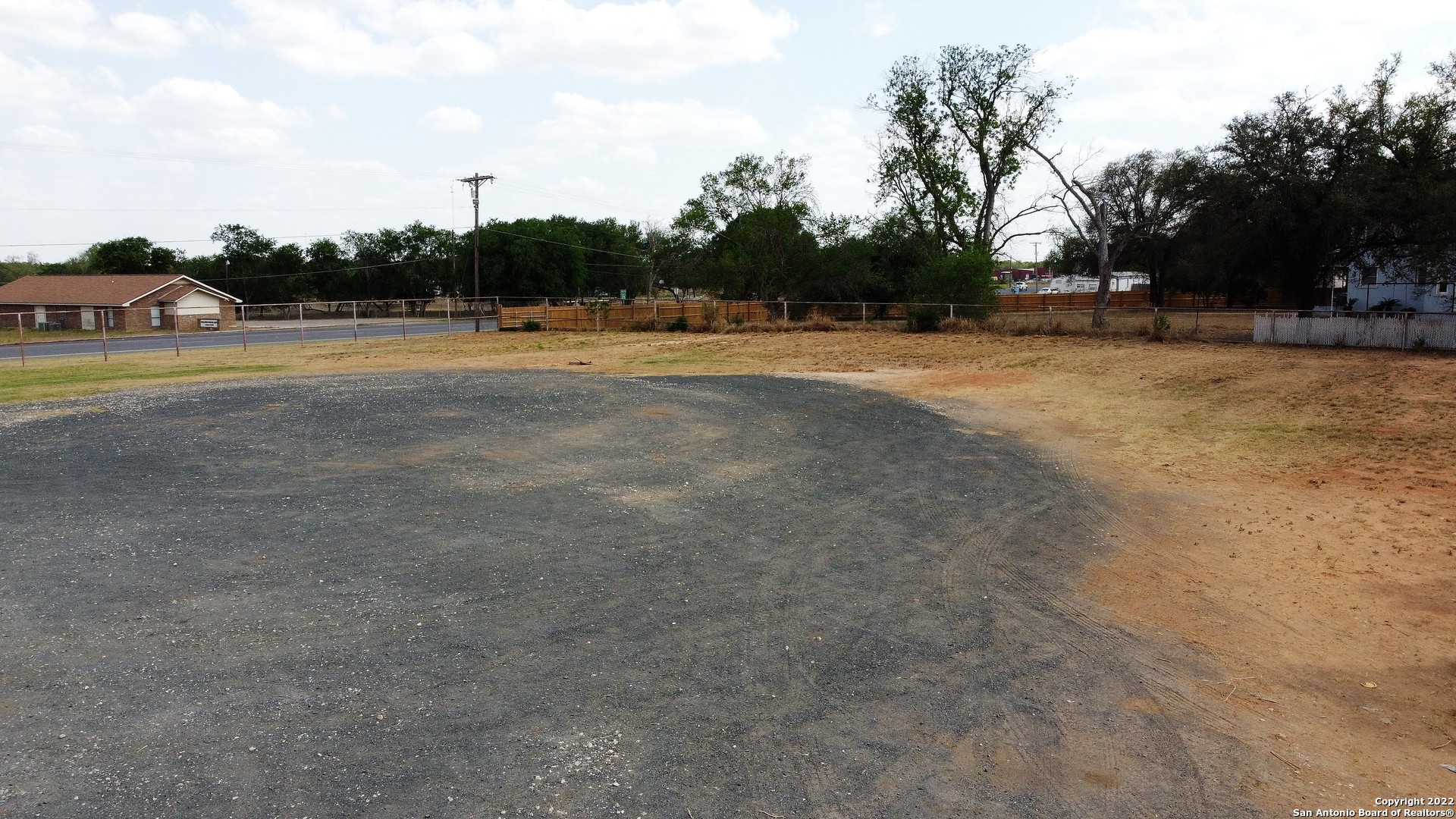 1737 N Highway 81 Pearsall TX 78061