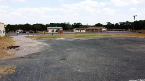 1737 N Highway 81 Pearsall TX 78061