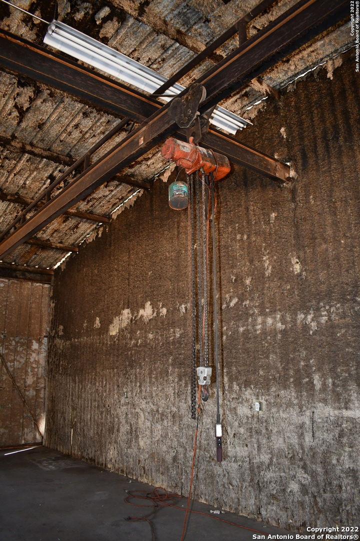 1737 N Highway 81 Pearsall TX 78061