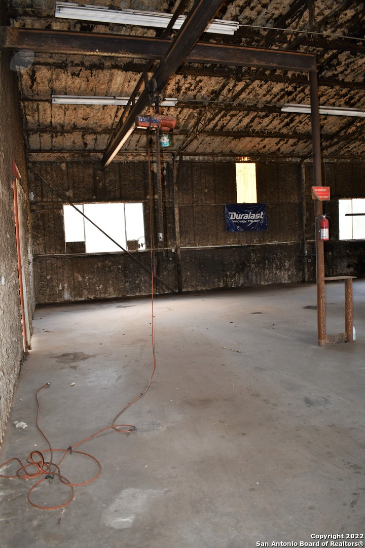 1737 N Highway 81 Pearsall TX 78061