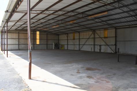 1737 N Highway 81 Pearsall TX 78061