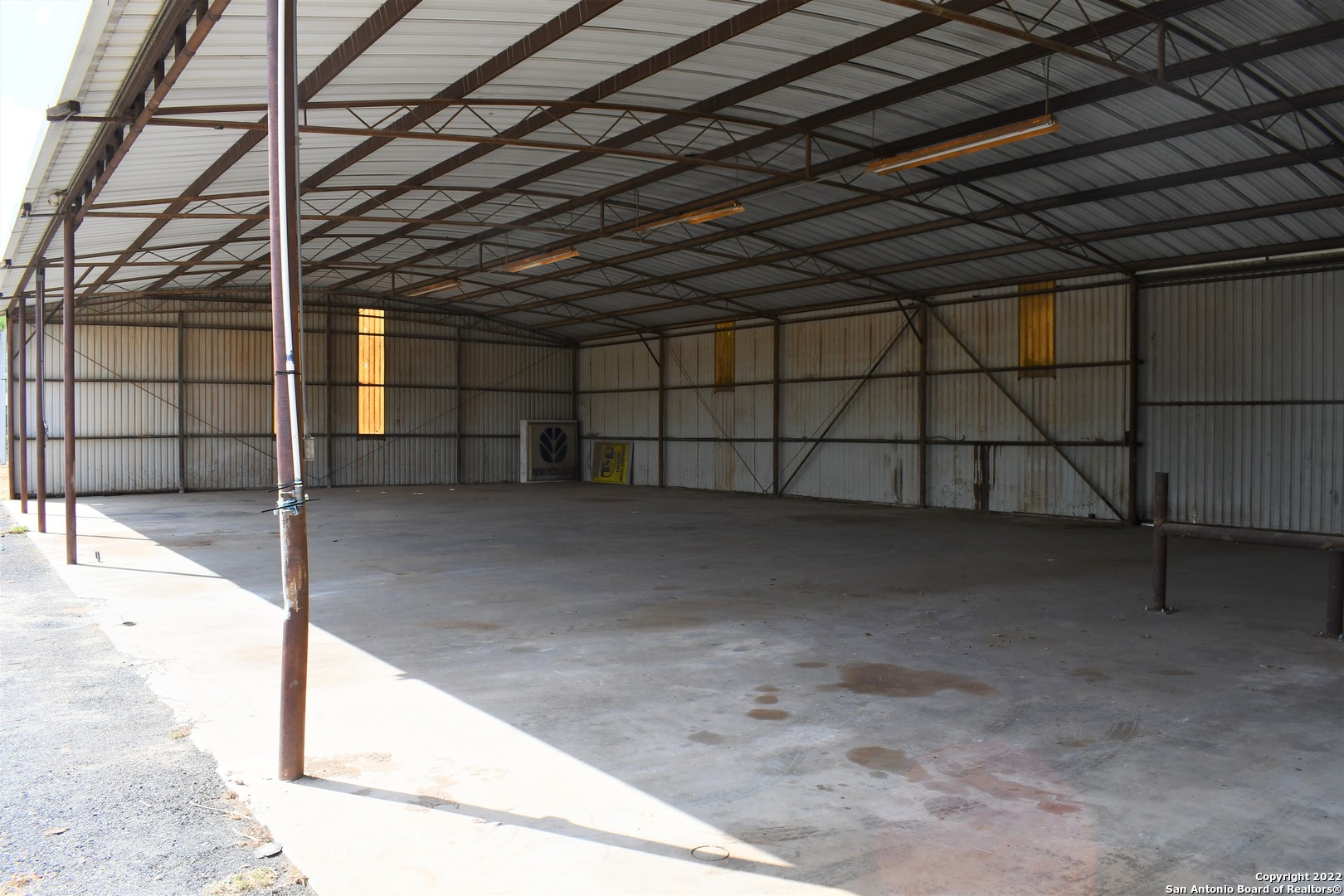 1737 N Highway 81 Pearsall TX 78061