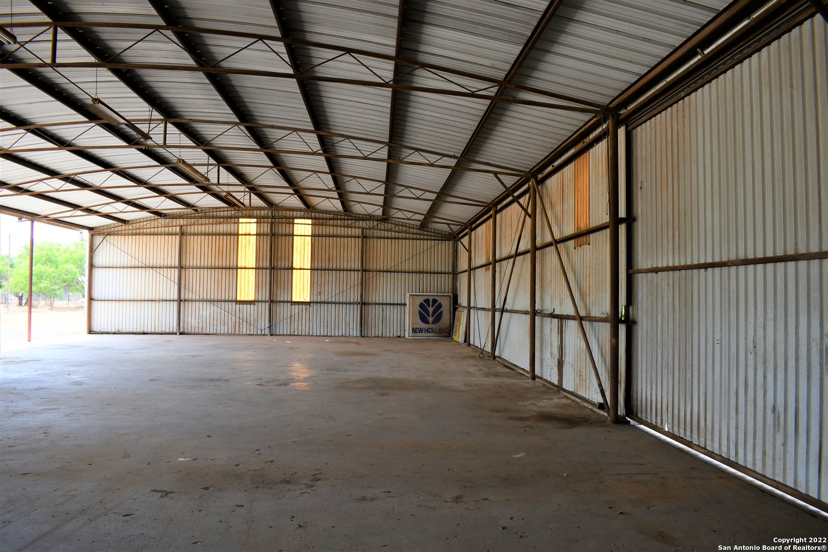 1737 N Highway 81 Pearsall TX 78061