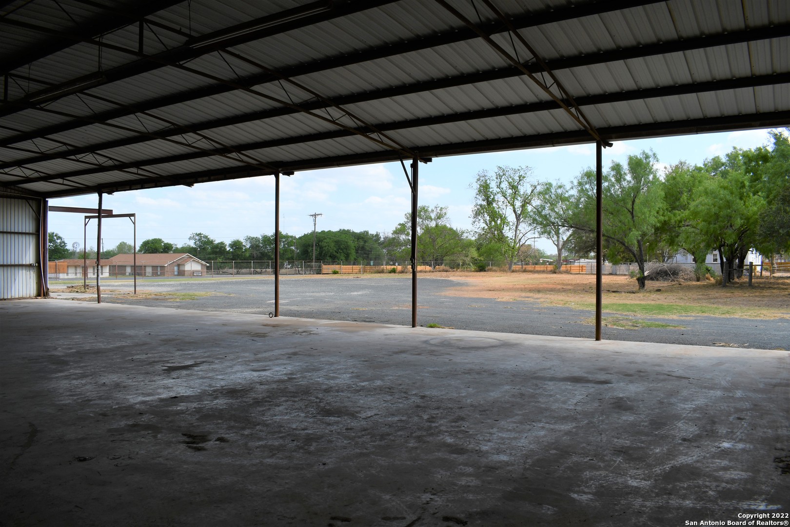 1737 N Highway 81 Pearsall TX 78061