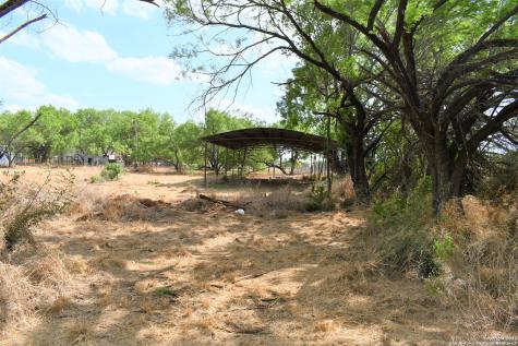 1737 N Highway 81 Pearsall TX 78061
